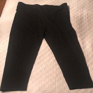 Lightly worn Fabletics mid-calf workout pants